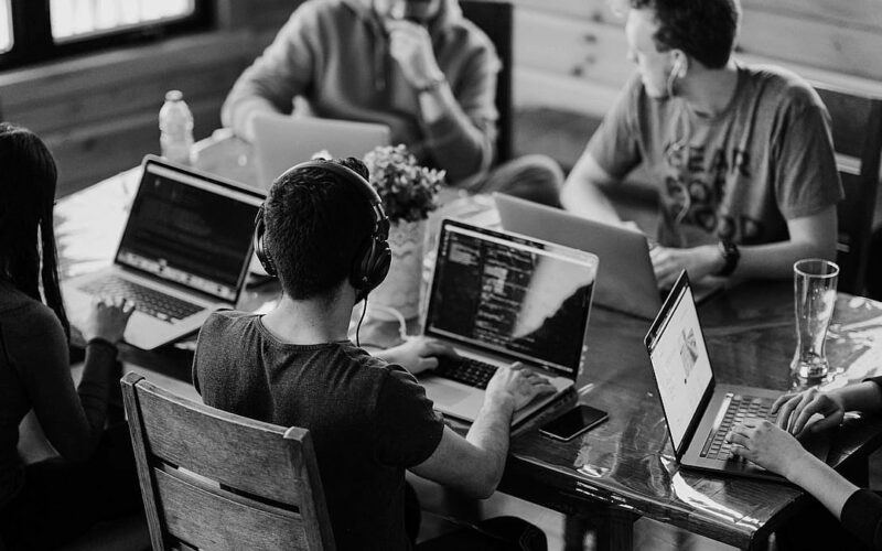 Com crear qüestionaris automàtics amb IA — guia sobre IA i educacio