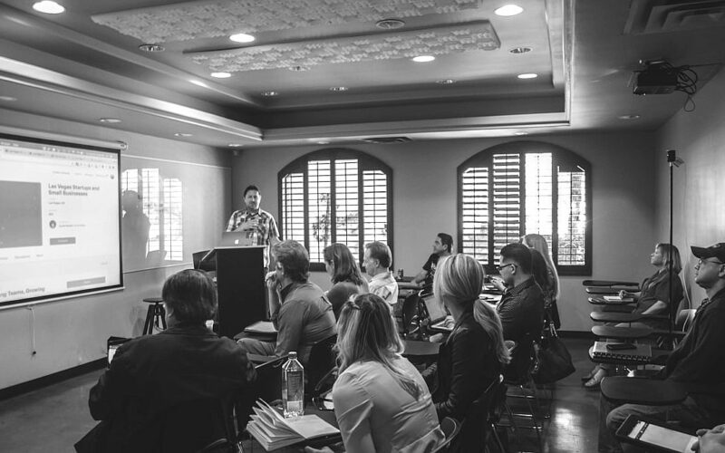 Com una classe va escriure un poema col·lectiu amb IA — experiencia sobre IA i educacio