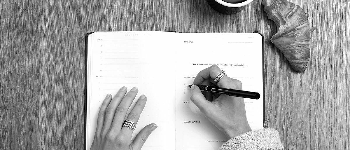 Contes amb IA per a Primària: 10 eines i prompts per a docents — recurs sobre IA i educacio