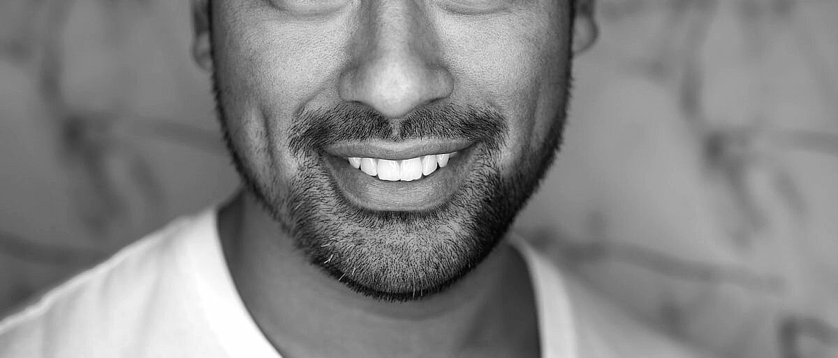 Persona llegint i reflexionant — reflexio sobre IA i educacio